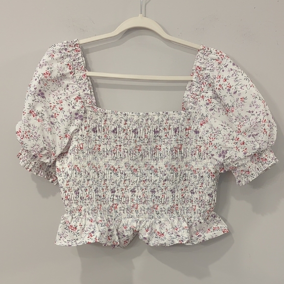Vici Tops - NWT VICI x Gina Smocked Crop Top Puff Sleeve Floral size L